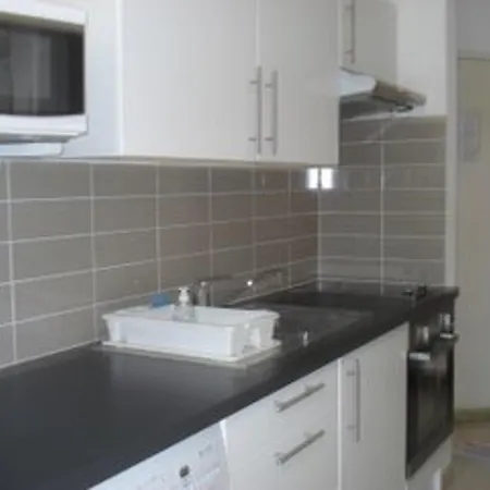 F2 Avec Loggia Fermee Et Cuisine Equipee, Proche Des Thermes De - Fr-1-680-39 Lägenhet