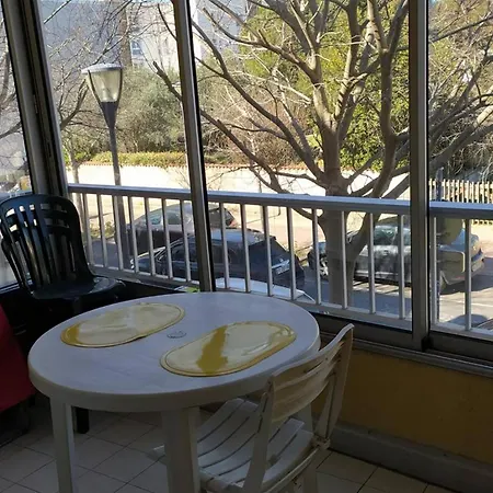 F2 Avec Loggia Fermee Et Cuisine Equipee, Proche Des Thermes De - Fr-1-680-39 Balaruc-les-Bains