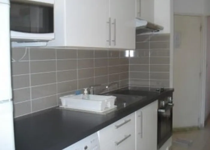 F2 Avec Loggia Fermee Et Cuisine Equipee, Proche Des Thermes De - Fr-1-680-39 Lägenhet