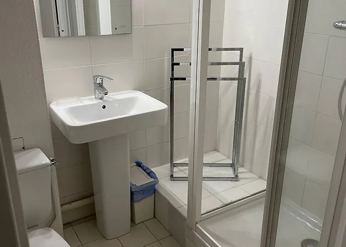 F2 Avec Loggia Fermee Et Cuisine Equipee, Proche Des Thermes De - Fr-1-680-39 Lägenhet *