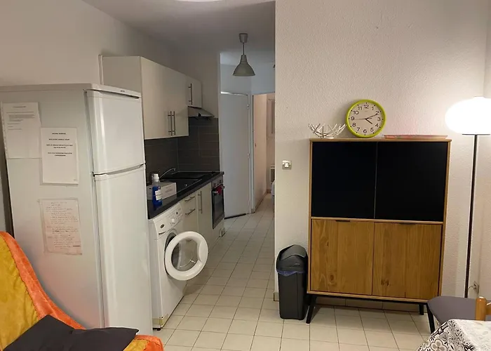 F2 Avec Loggia Fermee Et Cuisine Equipee, Proche Des Thermes De - Fr-1-680-39 * Balaruc-les-Bains
