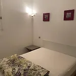 F2 Avec Loggia Fermee Et Cuisine Equipee, Proche Des Thermes De - Fr-1-680-39 Διαμέρισμα *