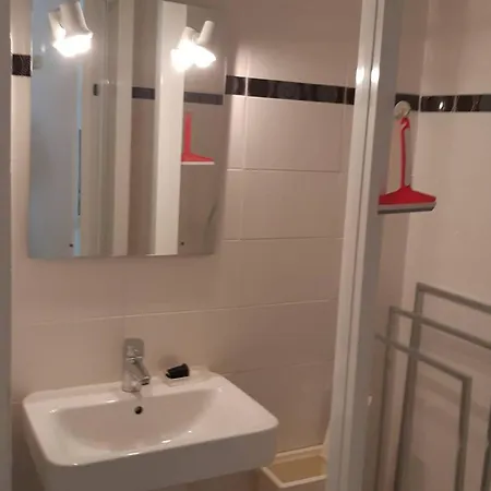 F2 Avec Loggia Fermee Et Cuisine Equipee, Proche Des Thermes De - Fr-1-680-39 * Balaruc-les-Bains