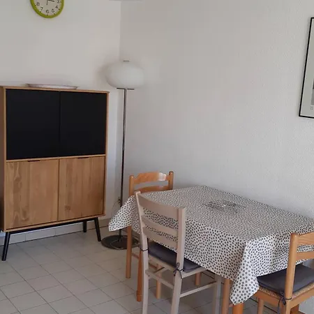 F2 Avec Loggia Fermee Et Cuisine Equipee, Proche Des Thermes De - Fr-1-680-39