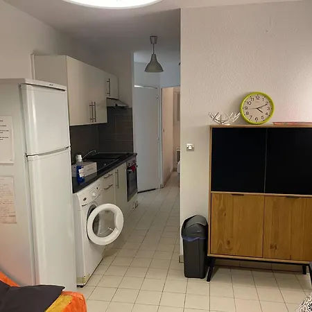 F2 Avec Loggia Fermee Et Cuisine Equipee, Proche Des Thermes De - Fr-1-680-39 * Balaruc-les-Bains