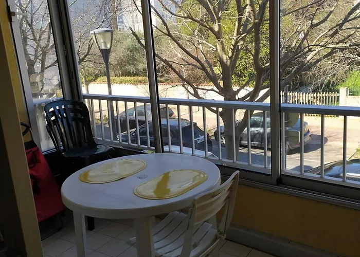 F2 Avec Loggia Fermee Et Cuisine Equipee, Proche Des Thermes De - Fr-1-680-39 Balaruc-les-Bains